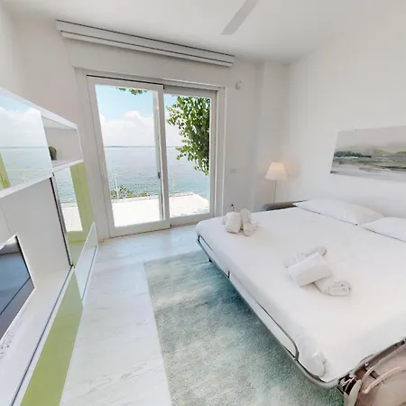 Flora Luxury Pool-bgl Manerba del Garda