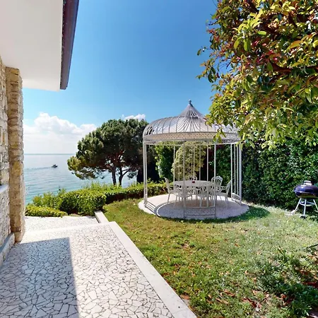 Villa Flora Luxury Pool-bgl Manerba del Garda