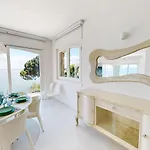 Flora Luxury Pool-bgl