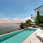 Βίλα Flora Luxury Pool-bgl *
