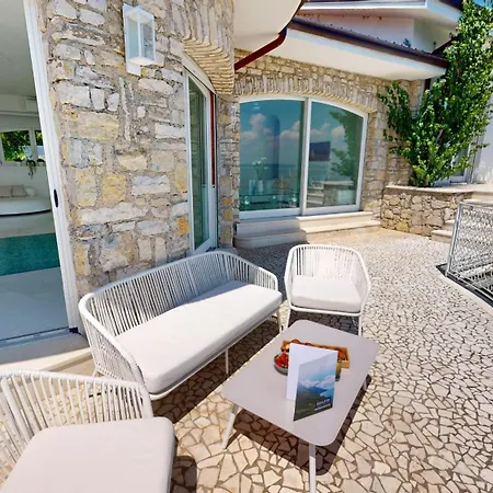 Flora Luxury Pool-bgl Βίλα Manerba del Garda