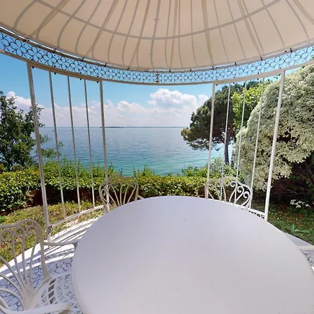 Villa Flora Manerba del Garda