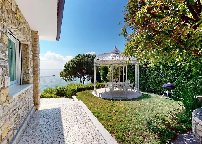 Villa Flora Manerba del Garda