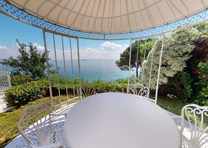 Villa Flora Manerba del Garda